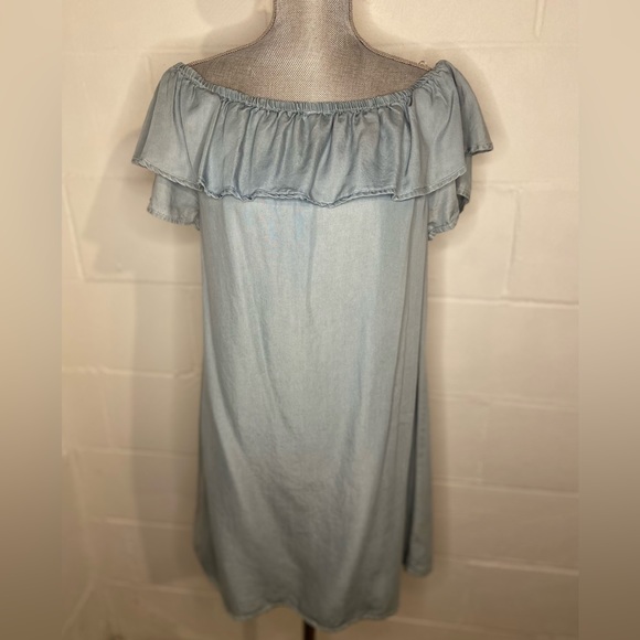⭐️Free Heart by Stitch Fix Light Blue Denim Ruffle Off-Shoulder Dress Sz small - Picture 1 of 8